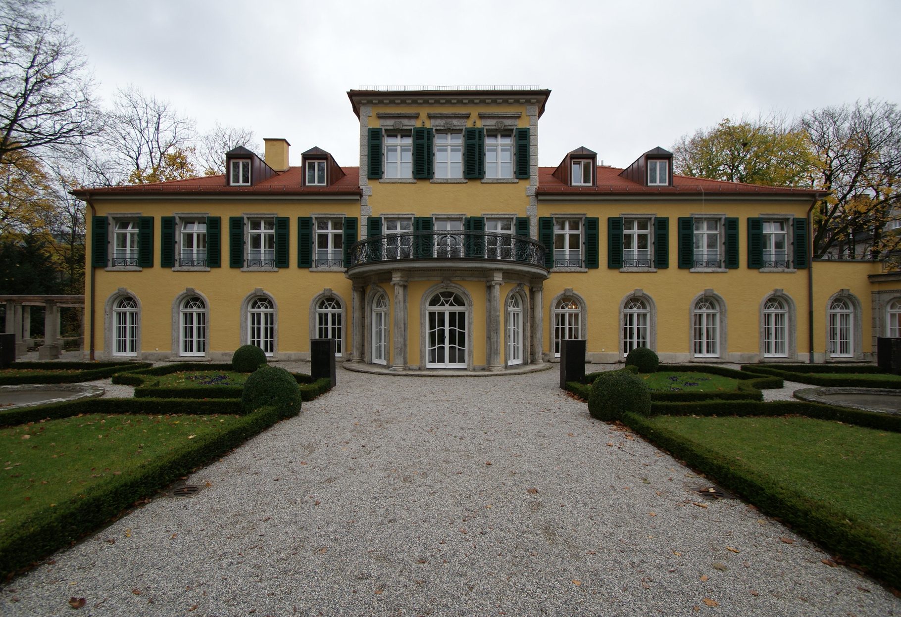 AJAK_33_Schloss_Suresnes_AnsichtOst2